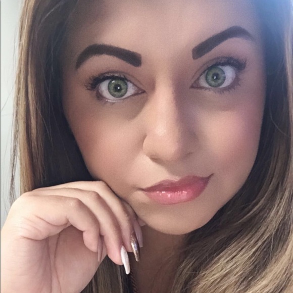 Meet your Posher, Karla - Picture 1 of 1